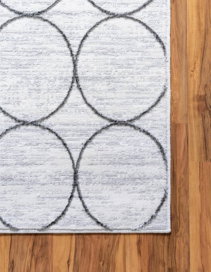 Detail image of  2' x 6' Lattice Trellis Runner Rug