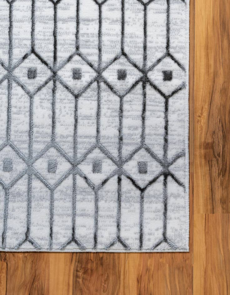 Detail image of  2' x 6' Lattice Trellis Runner Rug