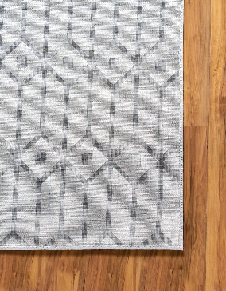 Detail image of  2' x 6' Lattice Trellis Runner Rug