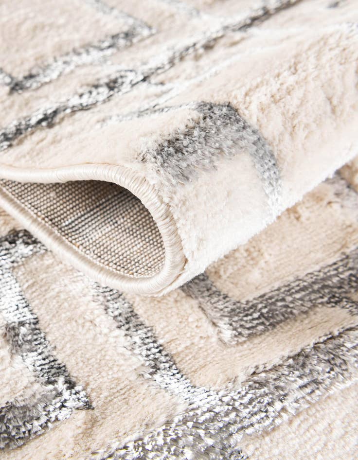 Detail image of  7' 10 x 10'  Marilyn Monroe™ Glam Deco Oval Rug