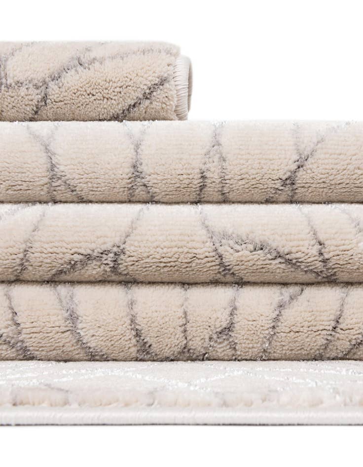 Detail image of  7' x 10'  Marilyn Monroe&trade; Glam Dahlia Rug