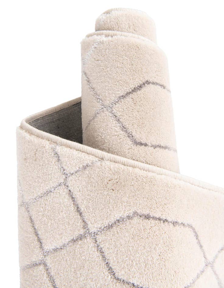 Detail image of  9' x 12'  Marilyn Monroe&trade; Glam Trellis Rug