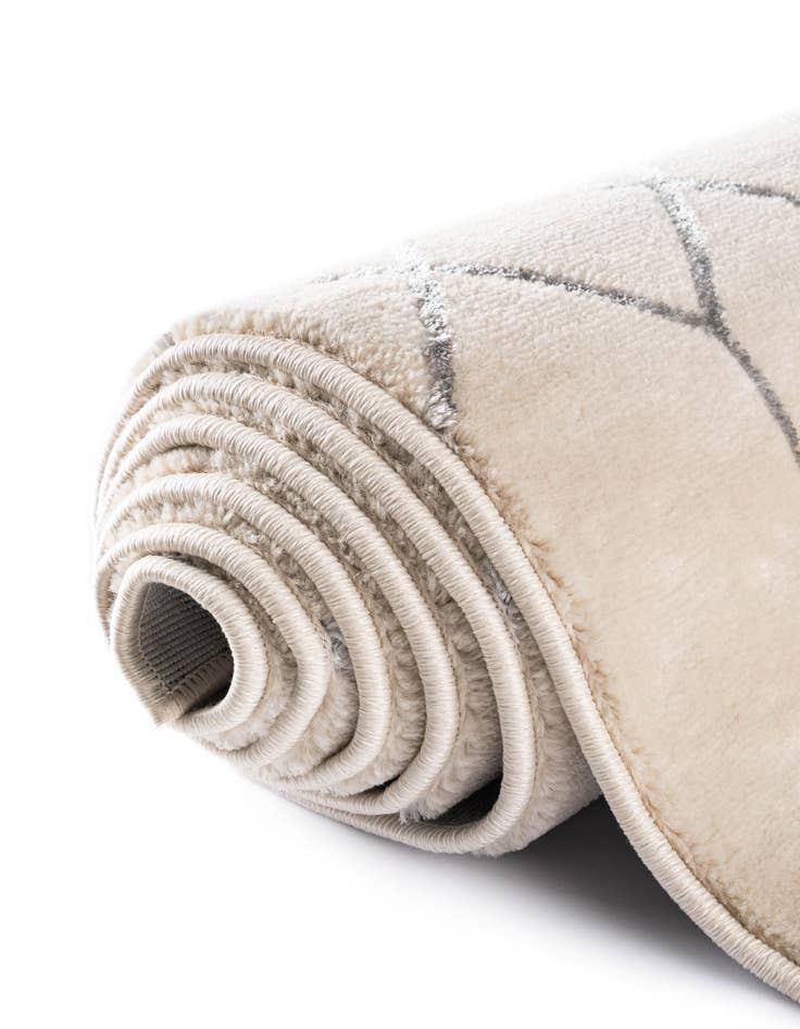 Detail image of  7' 10 x 10'  Marilyn Monroe™ Glam Trellis Rug