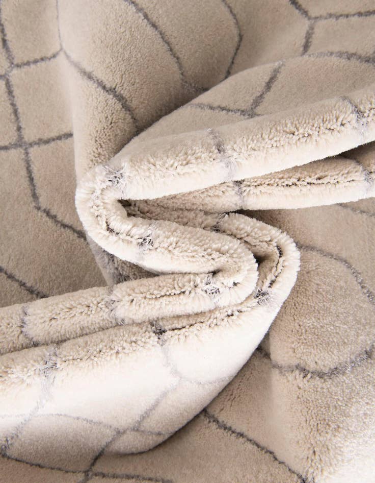 Detail image of  7' 10 x 10'  Marilyn Monroe™ Glam Trellis Rug