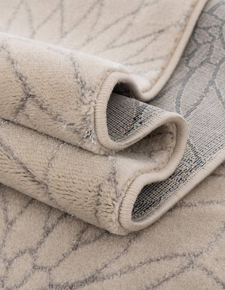 Detail image of  7' 10 x 7' 10  Marilyn Monroe&trade; Glam Dahlia Round Rug