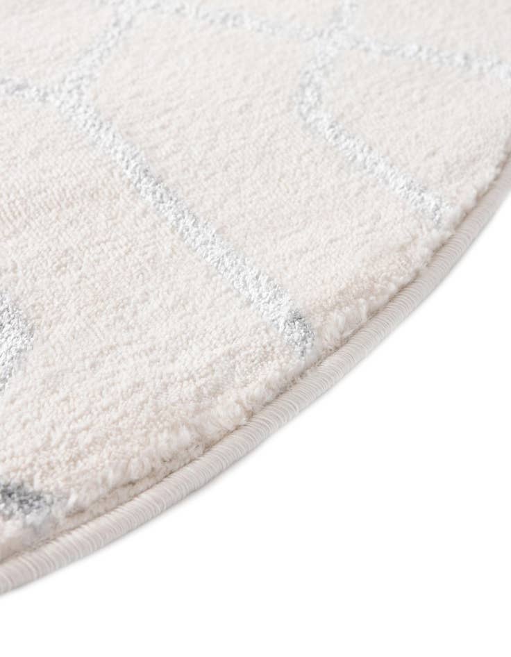 Detail image of  7' 10 x 7' 10  Marilyn Monroe&trade; Glam Trellis Round Rug