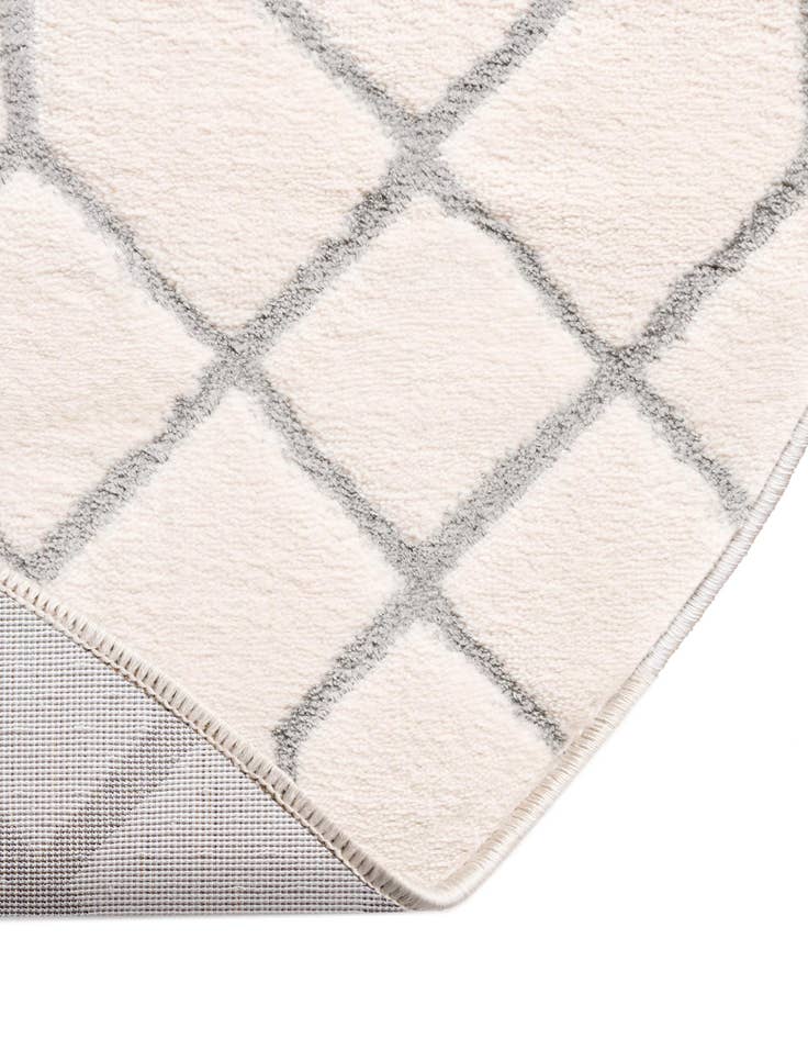 Detail image of  7' 10 x 7' 10  Marilyn Monroe&trade; Glam Trellis Round Rug