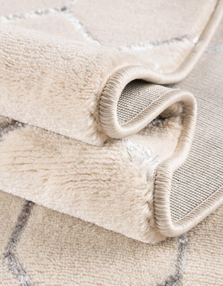 Detail image of  7' 10 x 7' 10  Marilyn Monroe&trade; Glam Trellis Round Rug