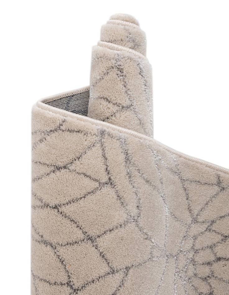 Detail image of  2' x 6'  Marilyn Monroe&trade; Glam Dahlia Runner Rug