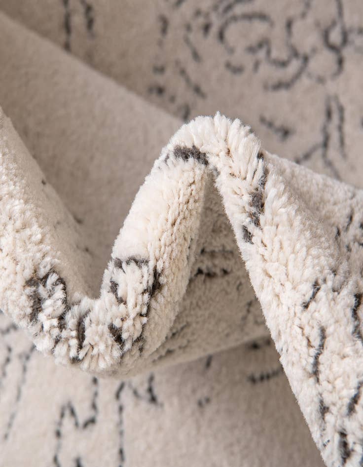 Detail image of  5' x 5' Isabella Square Rug