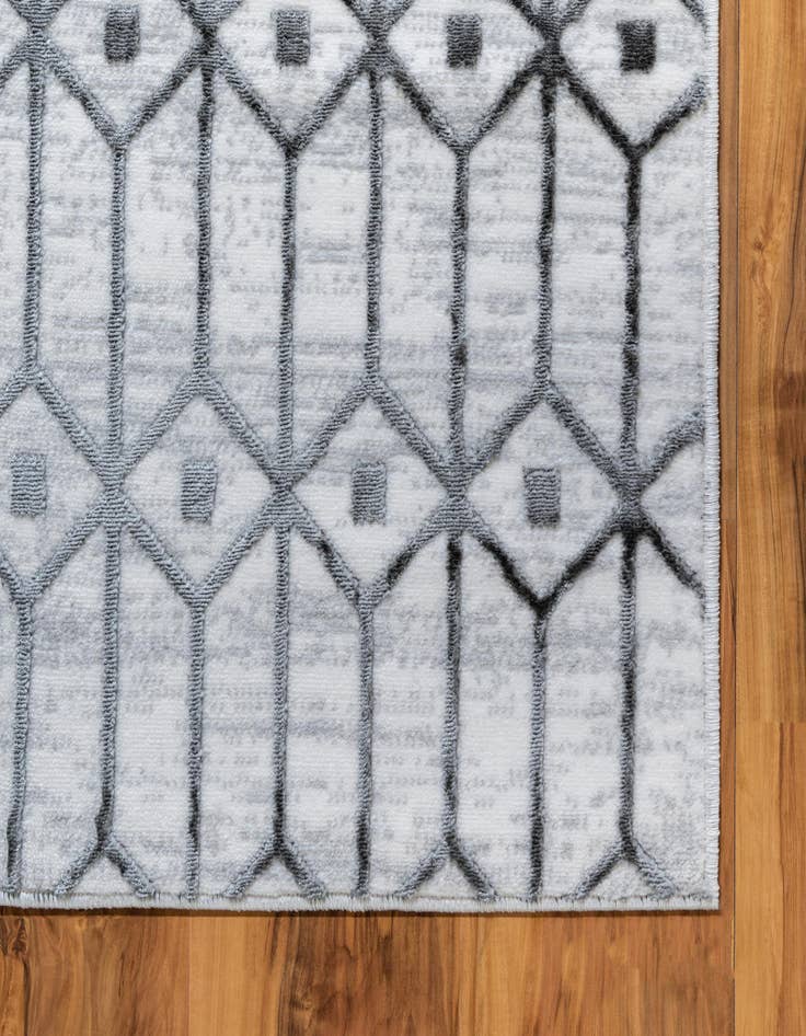 Detail image of  7' x 7' Lattice Trellis Square Rug