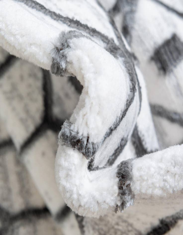 Detail image of  7' x 7' Lattice Trellis Square Rug