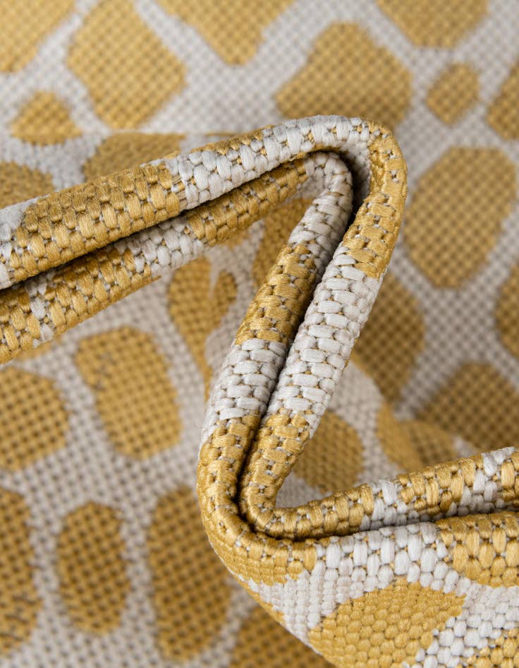 Detail image of  6' 7 x 6' 7  Washable Jill Zarin Cape Town Indoor / Outdoor Round Rug