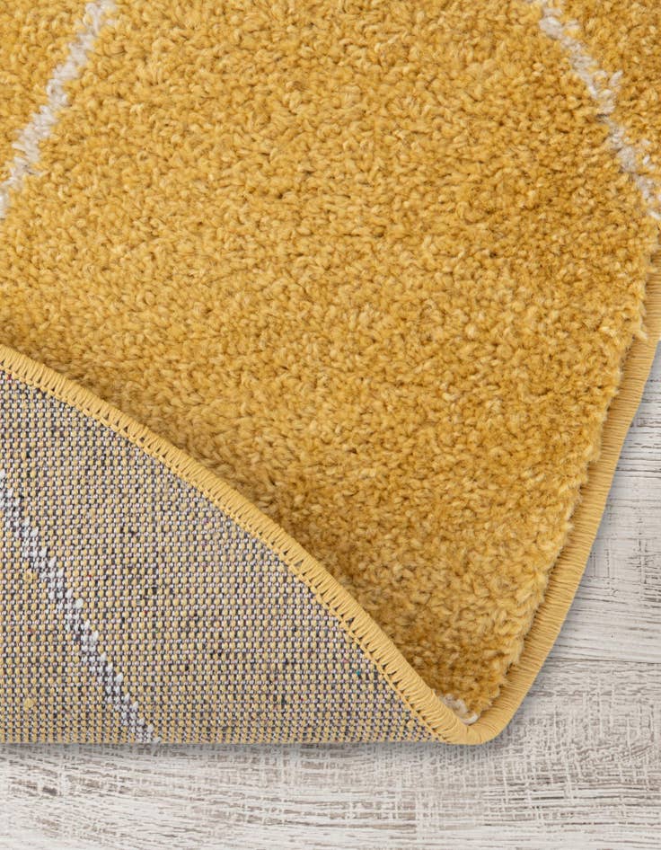 Detail image of  4' x 6' Lattice Frieze Oval Rug