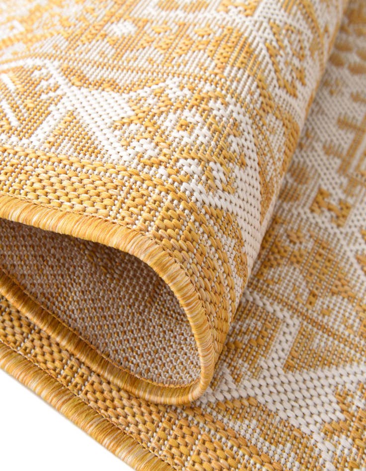 Detail image of  7' 10 x 10'  Washable Aztec Indoor / Outdoor Oval Rug