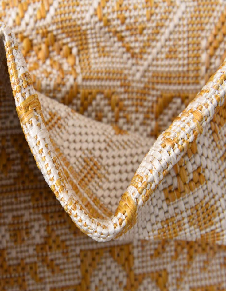 Detail image of  7' 10 x 10'  Washable Aztec Indoor / Outdoor Oval Rug