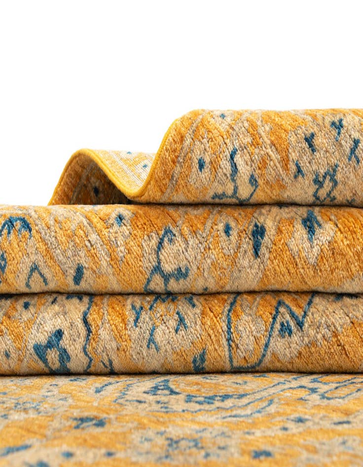 Detail image of  6' 8 x 9' 6 Amina Wool Rug