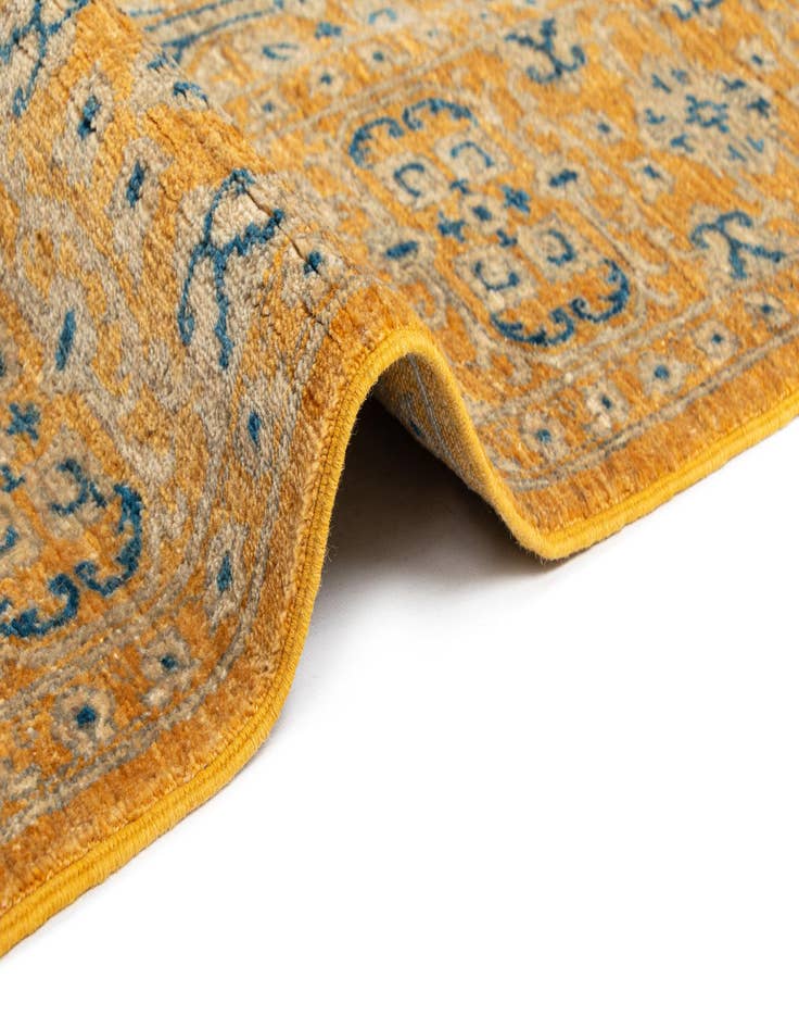 Detail image of  6' 8 x 9' 6 Amina Wool Rug