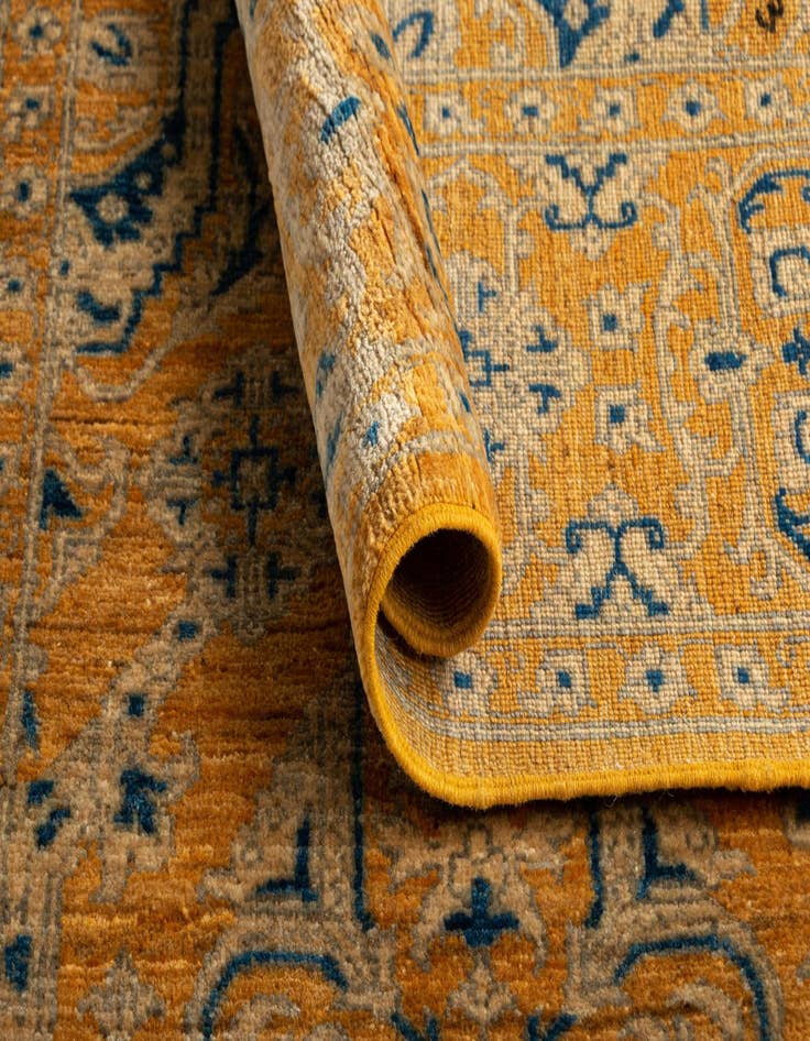 Detail image of  6' 8 x 9' 6 Amina Wool Rug