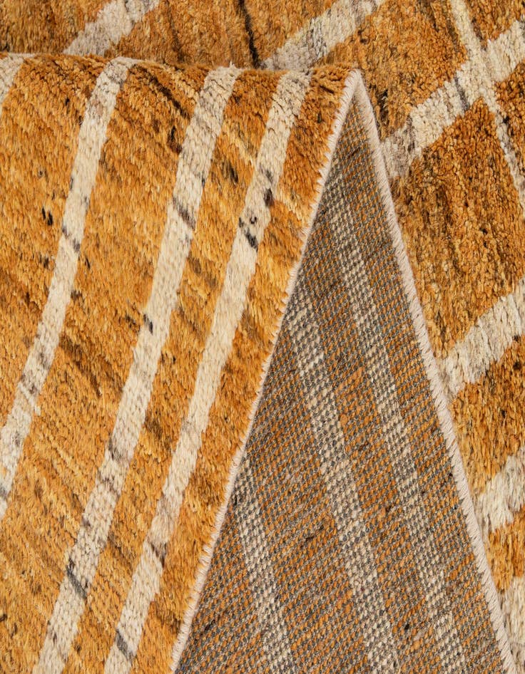 Detail image of  4' 11 x 7' 9  Hand Knotted Darya Wool Rug