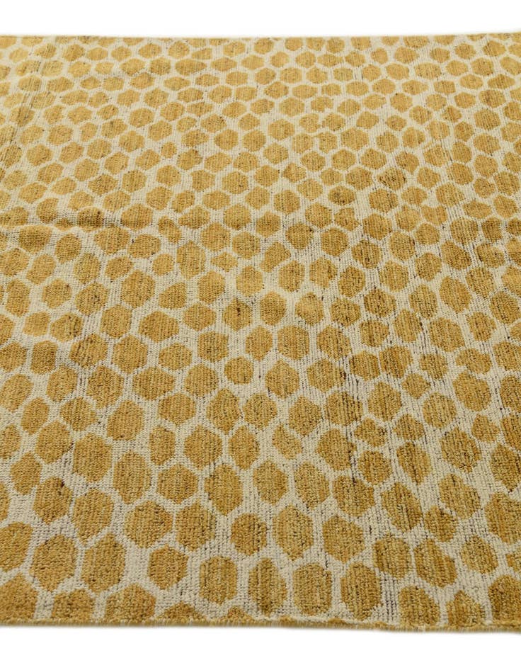 Detail image of  6' x 9'  Hand Knotted Darya Wool Rug