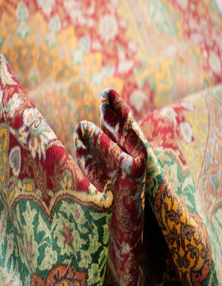 Detail image of  3' 3 x 4' 10 Ghom Silk Rug