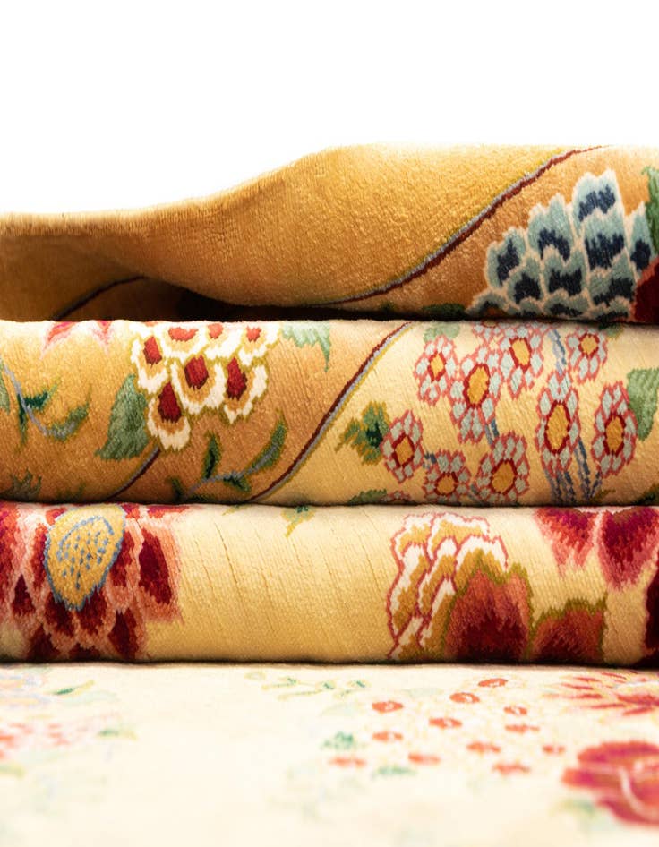 Detail image of  3' 3 x 5' 5 Ghom Silk Rug