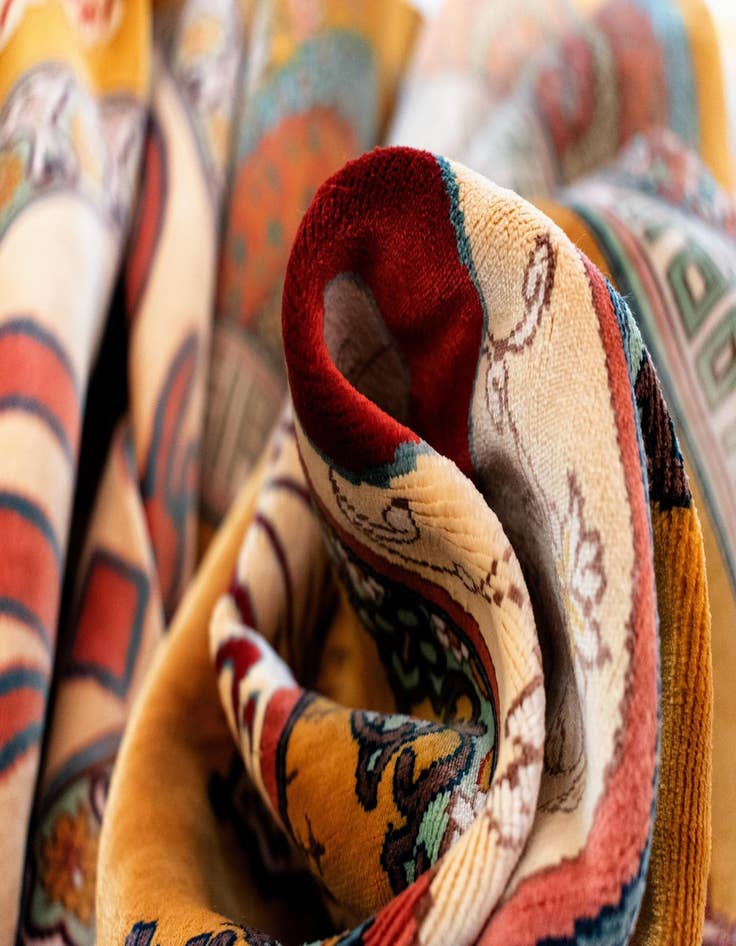 Detail image of  4' 4 x 6' 5 Ghom Silk Rug