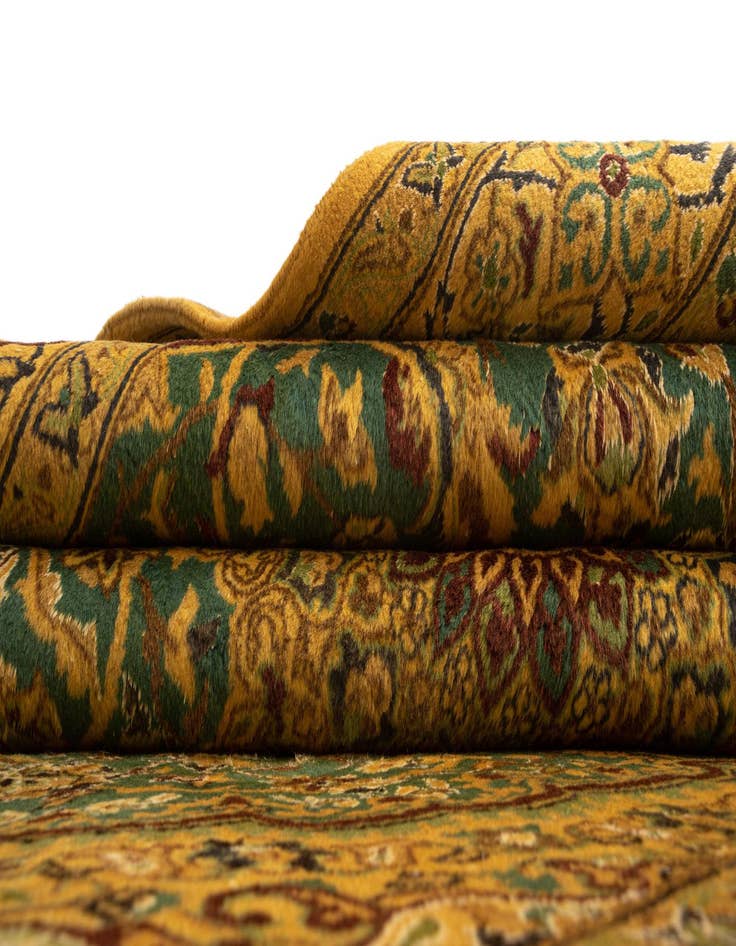 Detail image of  6' 4 x 9' 9 Nain Wool Rug