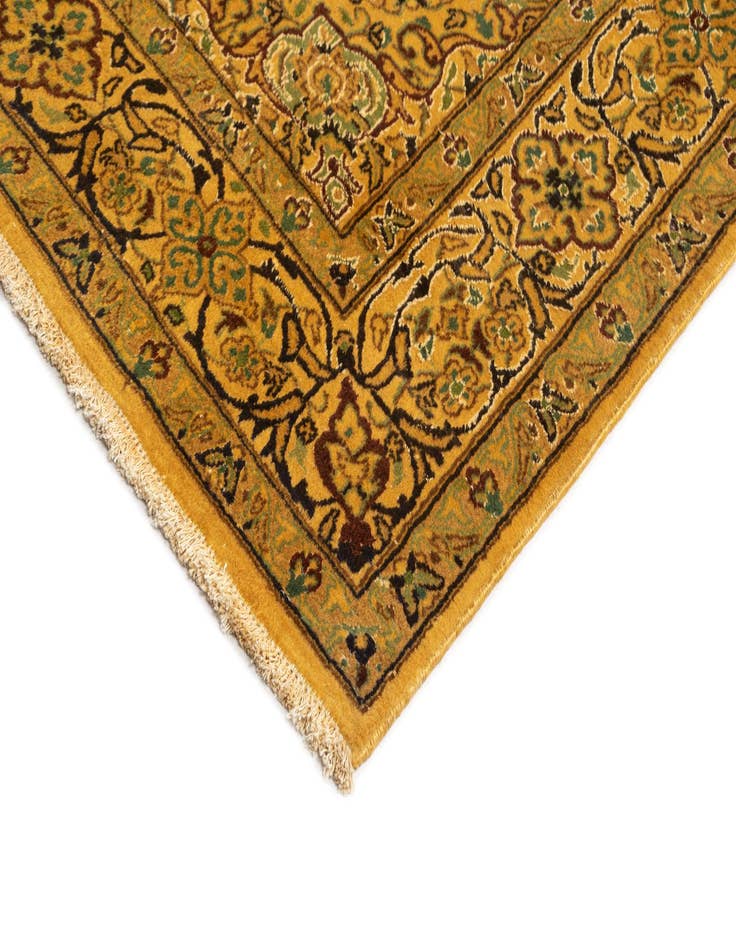 Detail image of  6' 4 x 9' 9 Nain Wool Rug