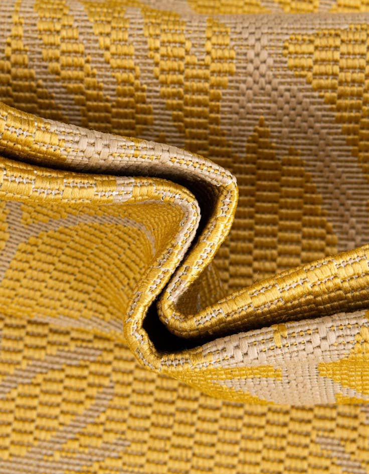 Detail image of  7' x 10'  Washable Botanical Indoor / Outdoor Rug