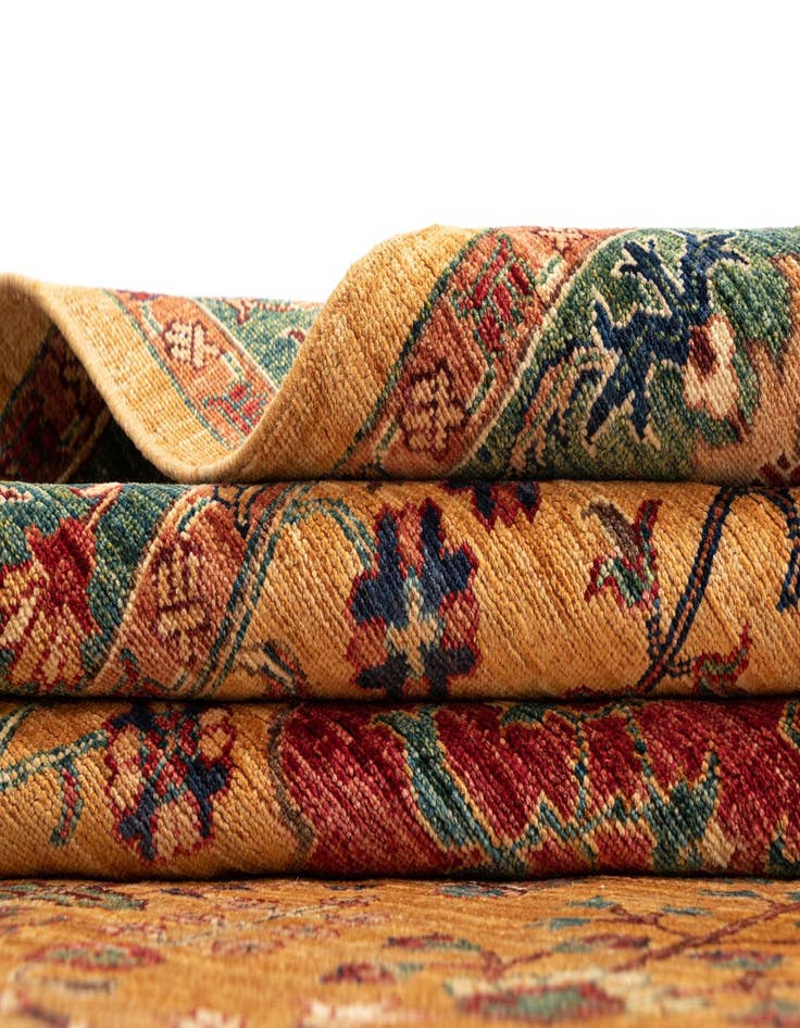 Detail image of  5' 8 x 8' 4 Sara Rug