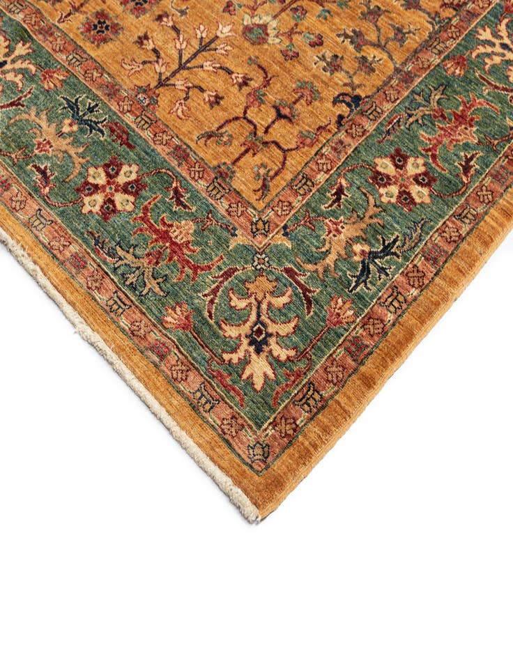 Detail image of  5' 8 x 8' 4 Sara Rug