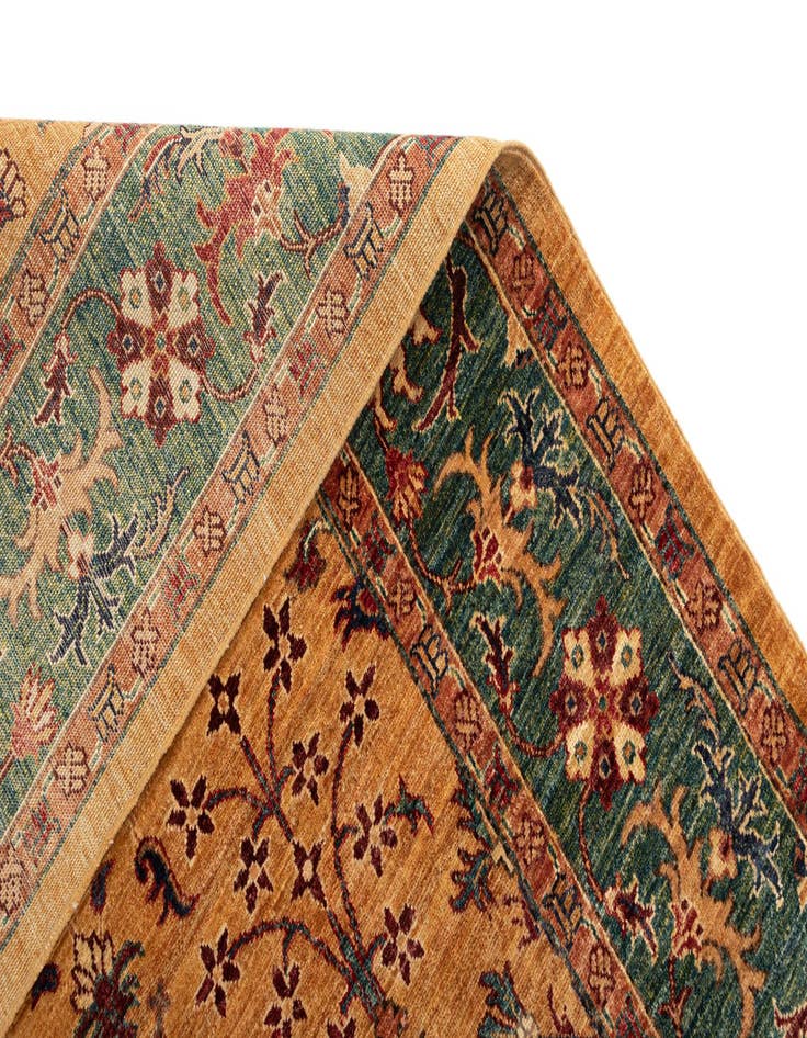 Detail image of  5' 8 x 8' 4 Sara Rug