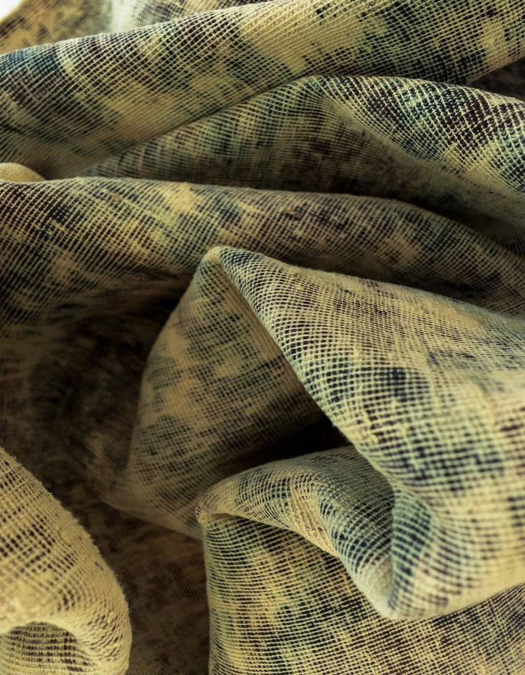 Detail image of  6' 11 x 10' 11 Vintage Royal Wool Rug