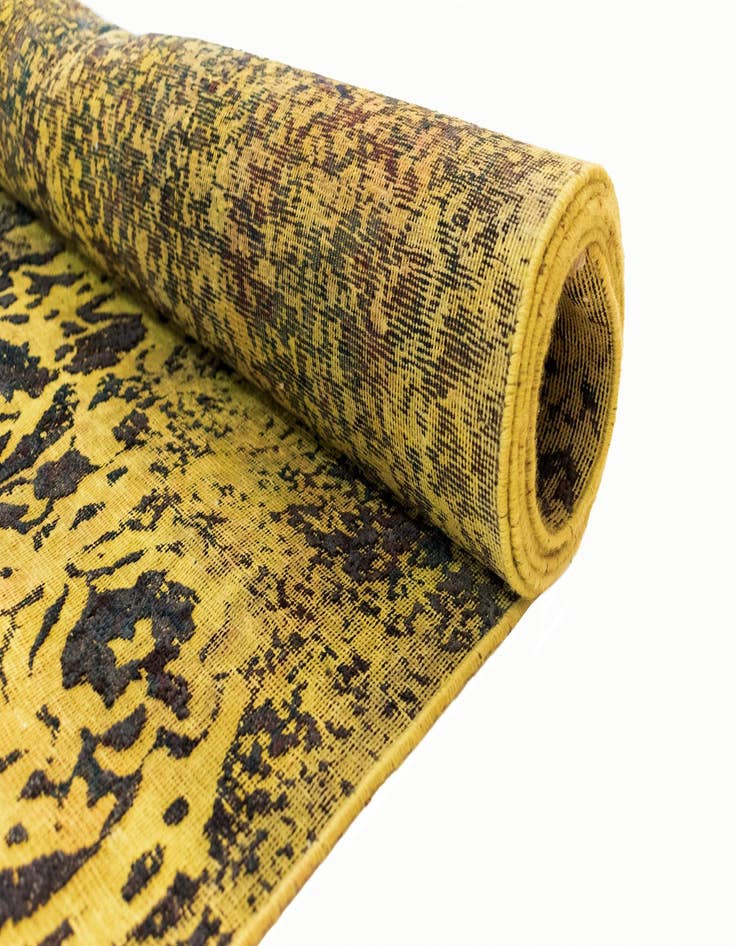 Detail image of  6' 6 x 10' 11 Vintage Royal Wool Rug