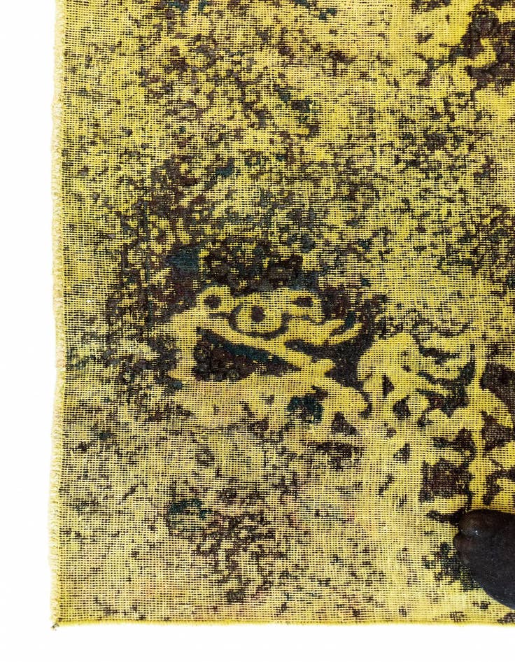 Detail image of  6' 6 x 10' 11 Vintage Royal Wool Rug