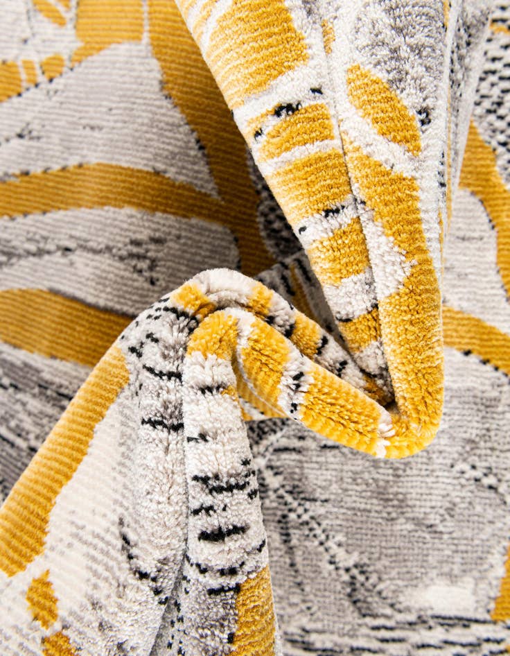 Detail image of  7' x 7' Blossom Round Rug