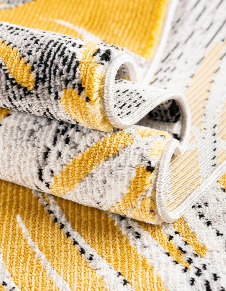 Detail image of  7' x 7' Blossom Round Rug