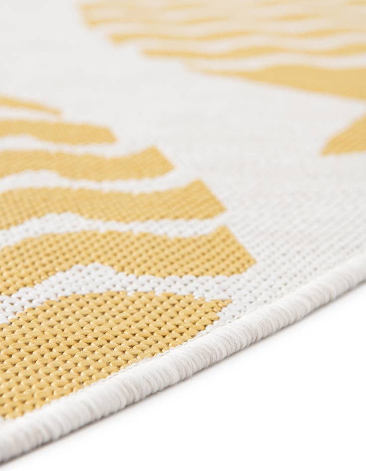 Detail image of  6' 1 x 6' 1  Washable Coastal Indoor / Outdoor Round Rug