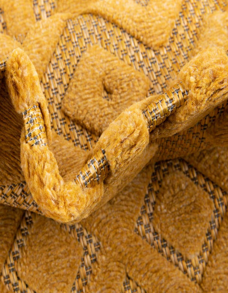 Detail image of  5' 3 x 5' 3  Washable Trellis Textured Indoor / Outdoor Round Rug