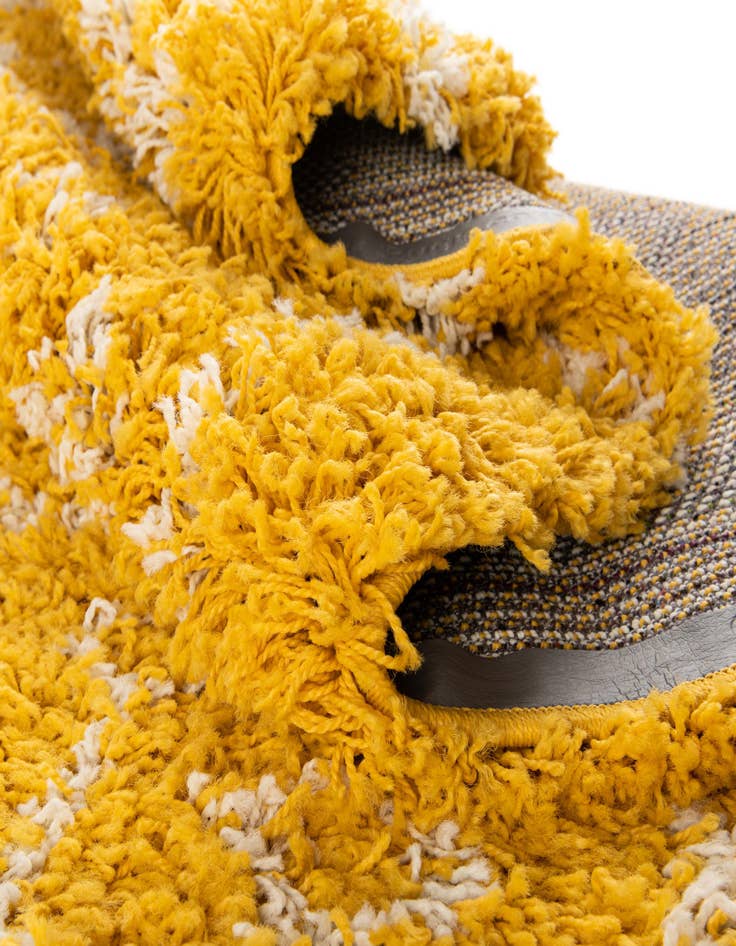 Detail image of  3' 3 x 16' 5 Moroccan Trellis Shag Runner Rug