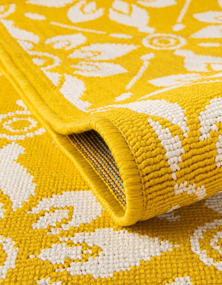 Detail image of  2' 7 x 10'  Washable Lattice Indoor / Outdoor Runner Rug