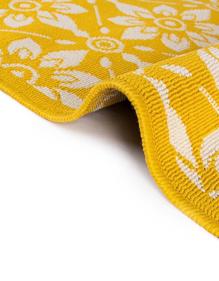 Detail image of  2' 7 x 10'  Washable Lattice Indoor / Outdoor Runner Rug