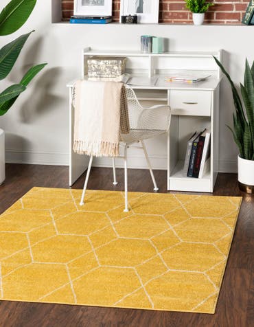  7' x 7' Lattice Frieze Square Rug
