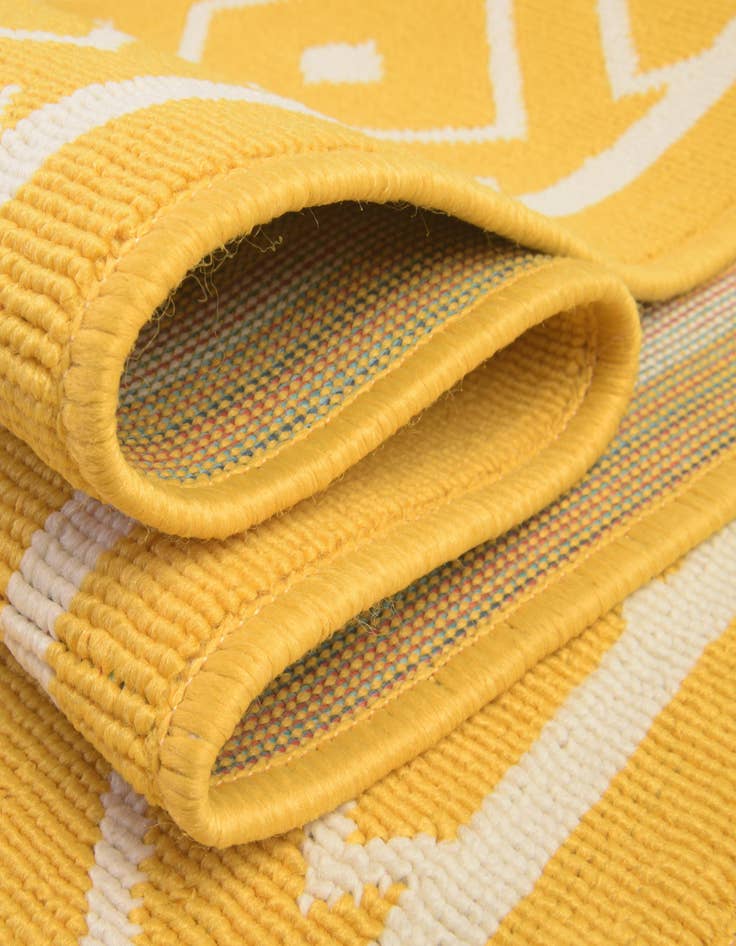 Detail image of  7' 10 x 7' 10  Washable Lattice Indoor / Outdoor Square Rug